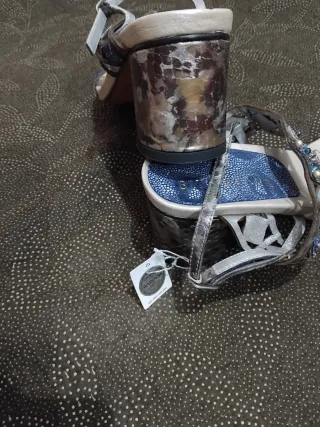 Sandalias adornadas mujer