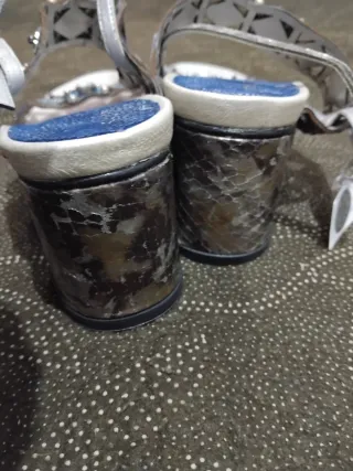 Sandalias adornadas mujer