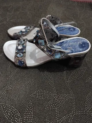 Sandalias adornadas mujer
