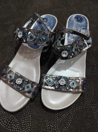 Sandalias adornadas mujer