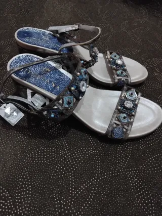 Sandalias adornadas mujer