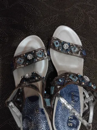 Sandalias adornadas mujer