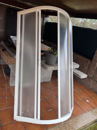 Mampara de ducha curva blanca marca roca 90x90