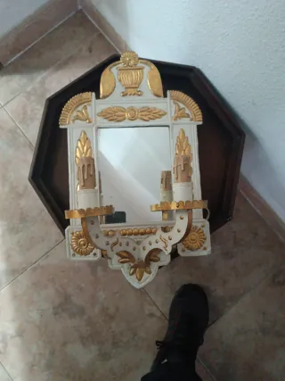 Candelabro decorativo dorado y blanco