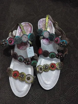 Sandalias mujer multicolor y plateadas