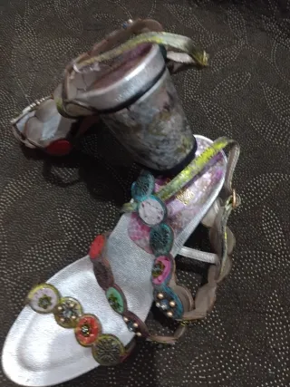 Sandalias mujer multicolor y plateadas