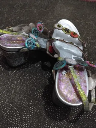 Sandalias mujer multicolor y plateadas