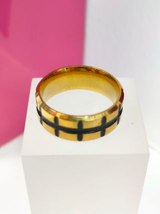 Anillo acero dorado con lineas negras T18