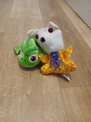 Peluche Perro Blanco y Rana Verde