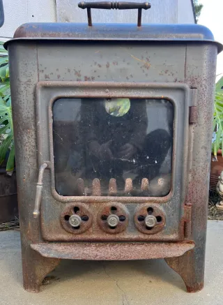 Estufa de leña hierro con puerta cristal