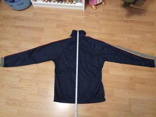 Chaqueta chándal militar.