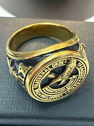 Anillo acero dorado con aguila T29