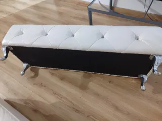 Regalo: Otomana polipiel blanca