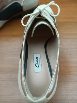 Zapatillas Clarks Mujer Beige y Dorado Piel