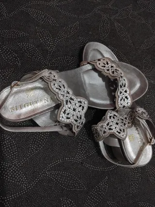 Sandalias plateadas mujer con pedrería