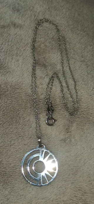 Colgante y cadena de plata griegos sol y luna