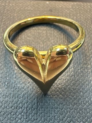 Anillo acero corazon dorado T18