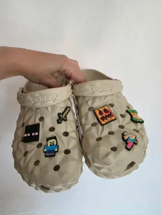 Crocs Beige con Charms Minecraft 42-43