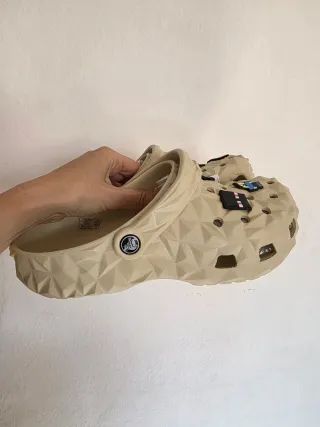 Crocs Beige con Charms Minecraft 42-43