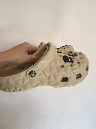 Crocs Beige con Charms Minecraft 42-43
