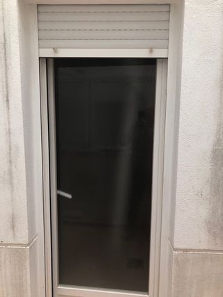 Puerta aluminio 226x75