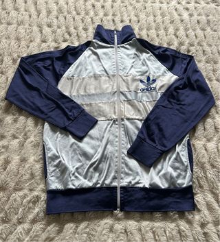 Chaqueta deportiva Adidas azul y plateada