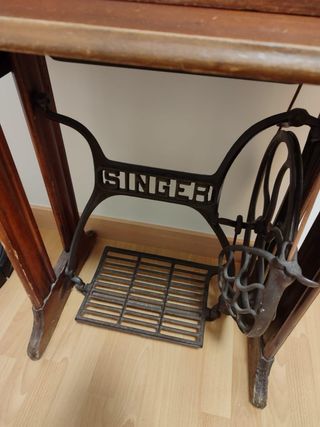 Máquina de coser Singer antigua