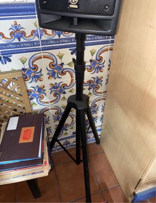 Tripodes para altavoces Yamaha