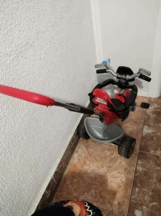 Triciclo para bebé con manillar