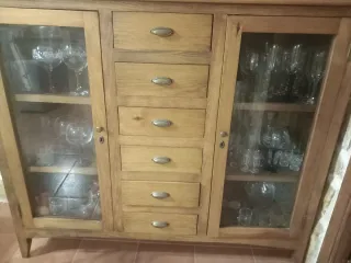 Aparador madera pino roble con vitrina