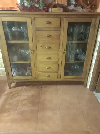 Aparador madera pino roble con vitrina