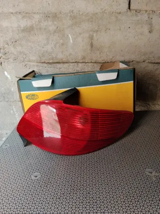 Piloto trasero derecho Peugeot 206