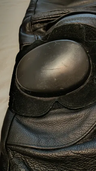 Pantalón de piel para moto