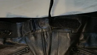 Pantalón de piel para moto