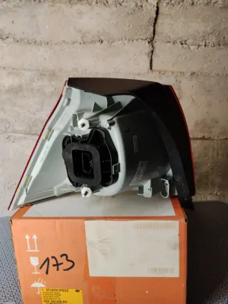 Piloto trasero derecho VW Golf 5