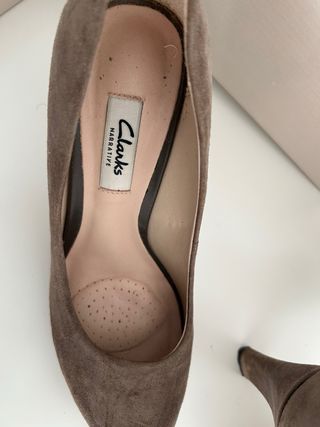 Zapatos de tacón Clarks ante marrón