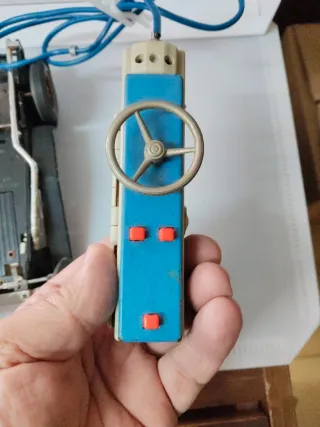 Coche Mercedes hojalata