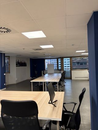 Escritorios y sillas de oficina