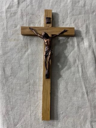 Crocefisso in legno con Cristo in metallo