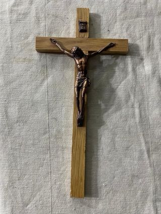 Crocefisso in legno con Cristo in metallo