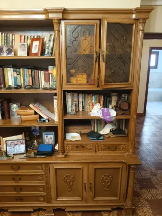 Mueble comedor nogal con vitrina