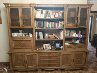 Mueble comedor nogal con vitrina