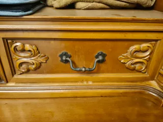 Mueble comedor nogal con vitrina