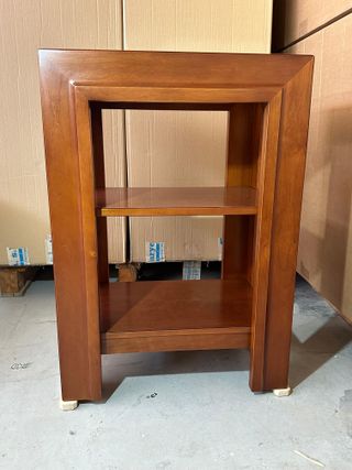 Mesa auxiliar de madera y cristal