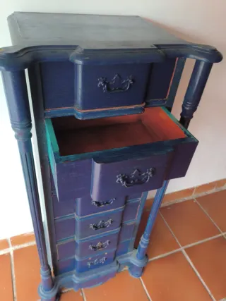 Mueble cajonera azul de madera