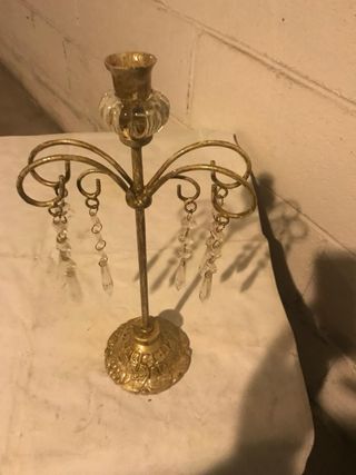 Portacandele dorato con pendenti in cristallo