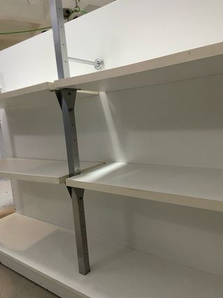 Estantería blanca Royal Canin