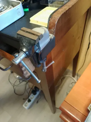 Mesa de joyero de madera