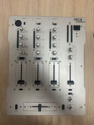 Mesa de mezclas Akiyama MC3