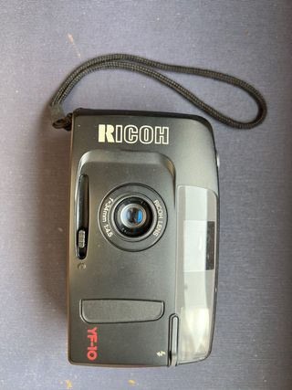 Cámara Ricoh YF-10 Negra